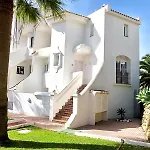Bright Spacious 3 Bed بيت للعطل *